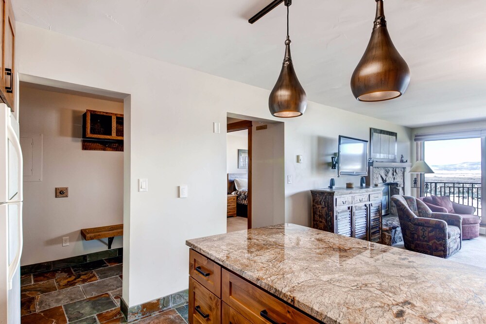 Deluxe Condo, 2 Bedrooms, 2 Bathrooms - In-Room Kitchen