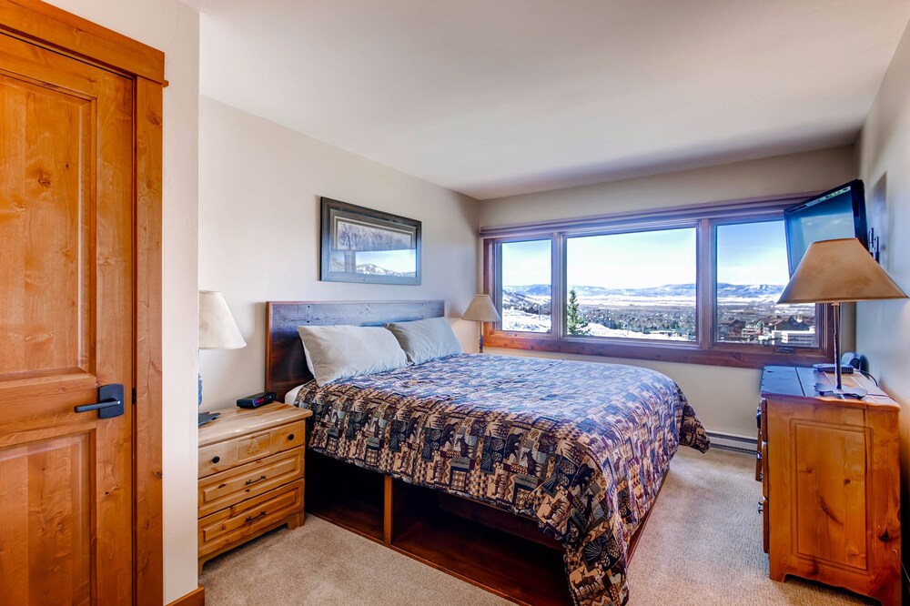 Deluxe Condo, 2 Bedrooms, 2 Bathrooms - Guestroom