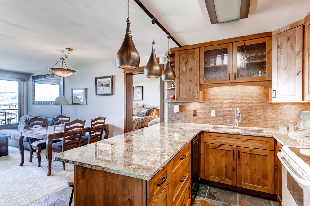 Deluxe Condo, 2 Bedrooms, 2 Bathrooms - In-Room Kitchen