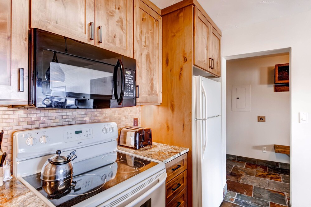 Deluxe Condo, 2 Bedrooms, 2 Bathrooms - In-Room Kitchen