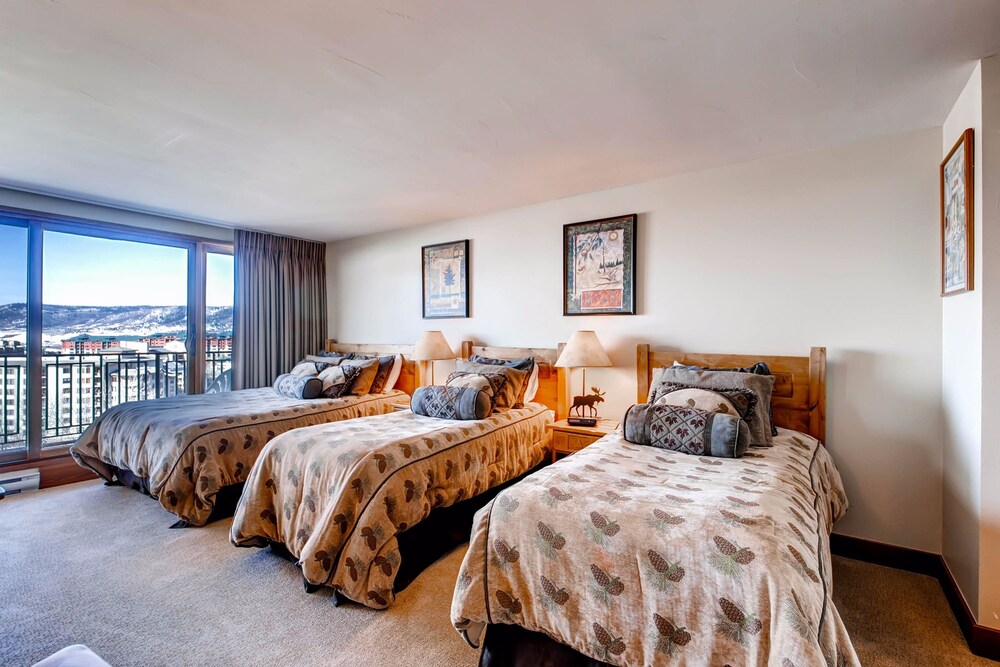 Deluxe Condo, 2 Bedrooms, 2 Bathrooms - Guestroom