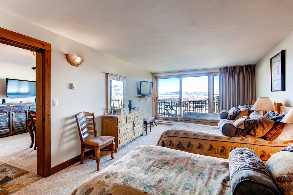 Deluxe Condo, 2 Bedrooms, 2 Bathrooms - Guestroom