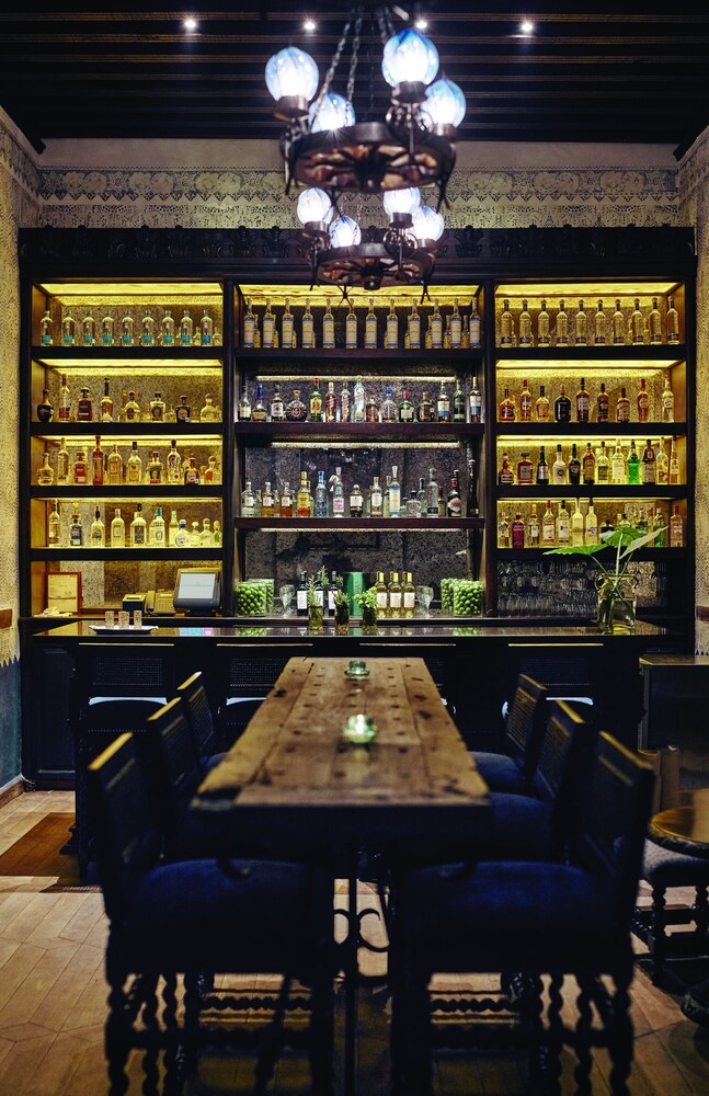 Hotel Bar