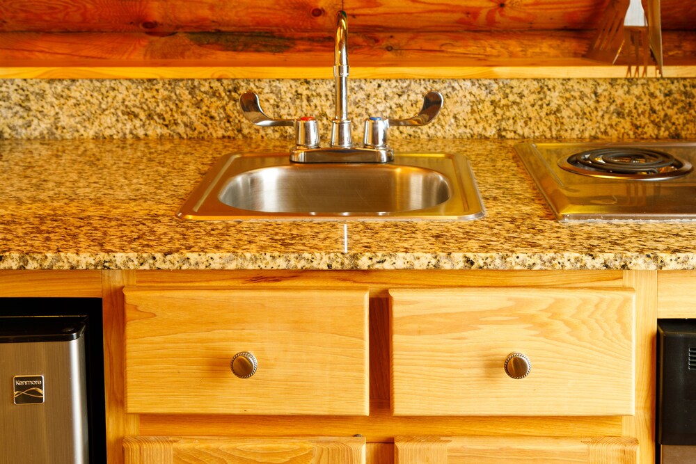 Deluxe Cabin, 2 Queen Beds w/Sofabed - In-Room Kitchenette