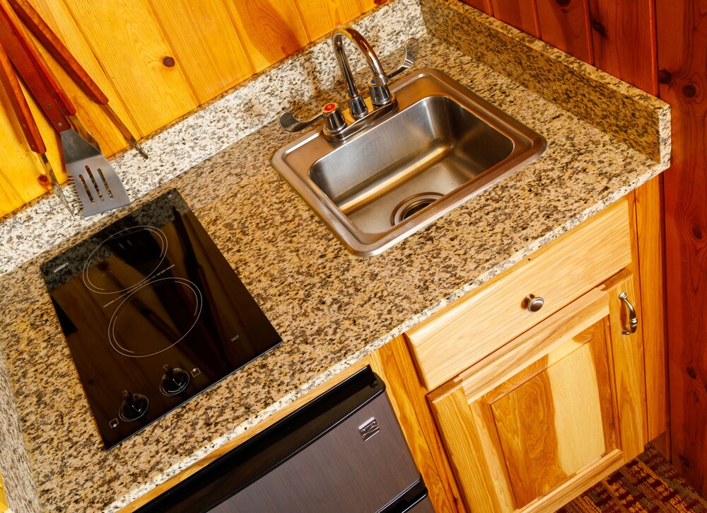 Cabin - , 1 Queen Bed with Sofabed - In-Room Kitchenette