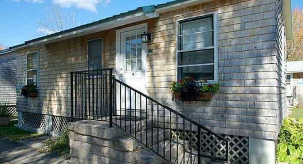 One bedroom cottage unit - Hotel Entrance