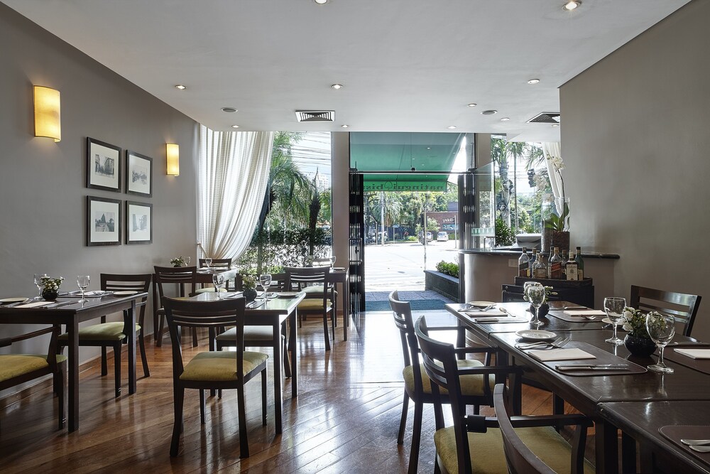 Hotel Bar
