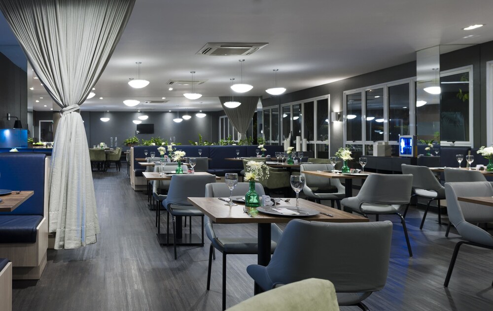 Food Court