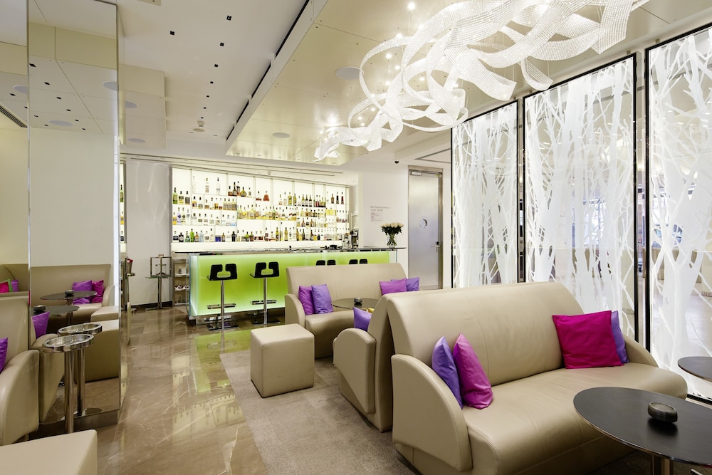 Hotel Bar