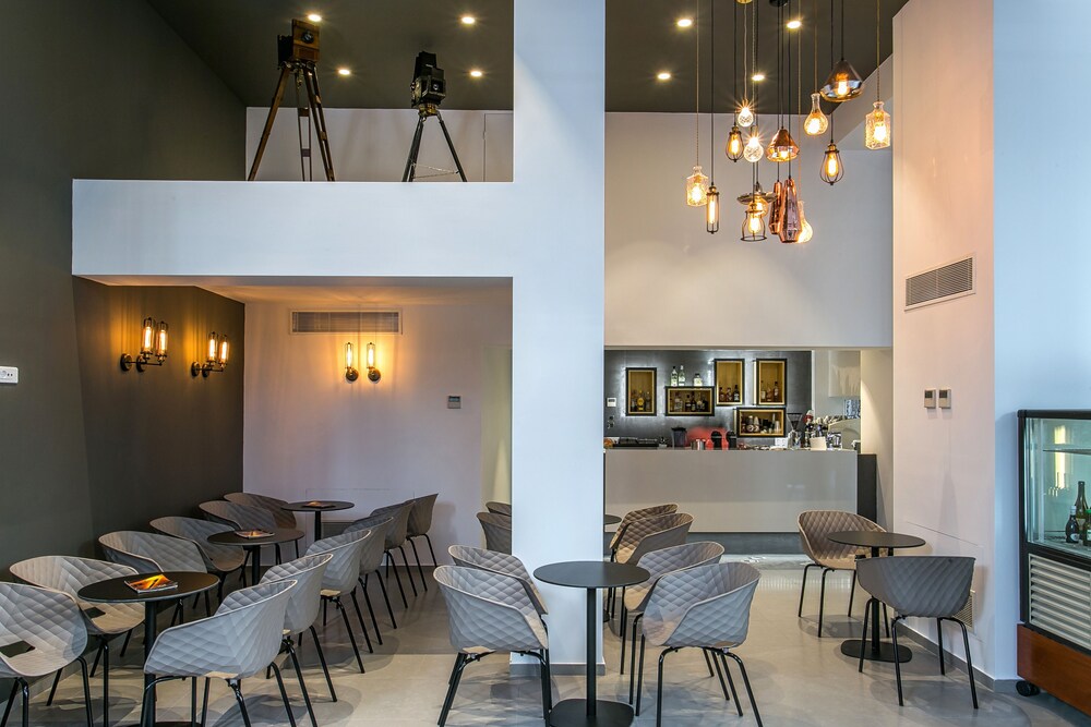 Hotel Bar