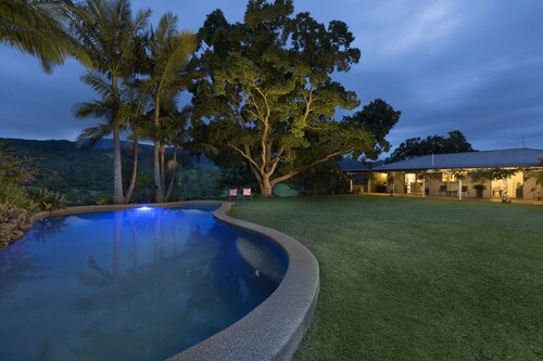 Hillcrest Mountain View Retreat