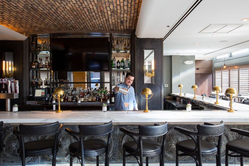 Hotel Bar