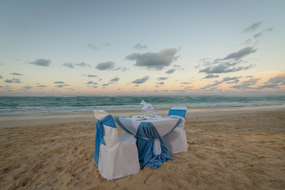 Couples dining, Occidental Caribe - All Inclusive