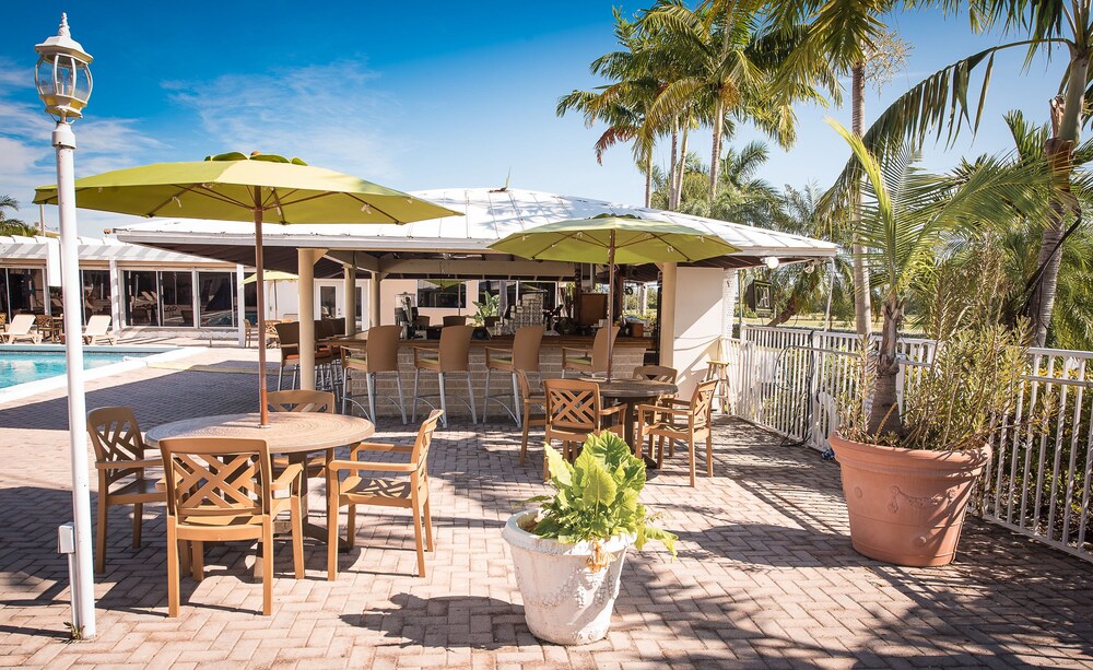Poolside Bar