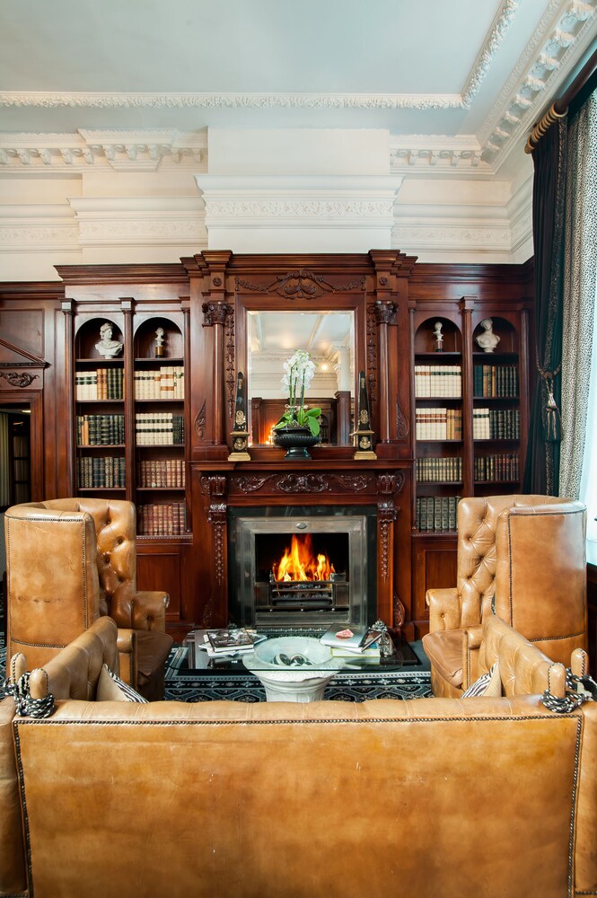 Executive Lounge