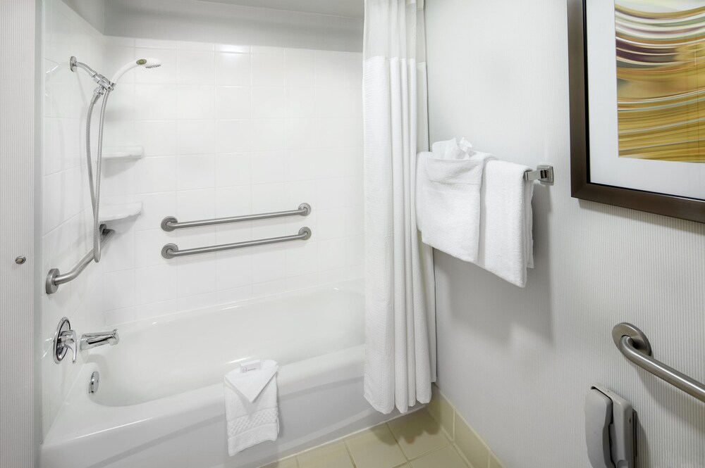 Deep Soaking Bathtub