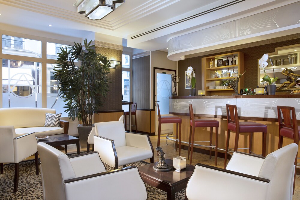 Hotel Bar