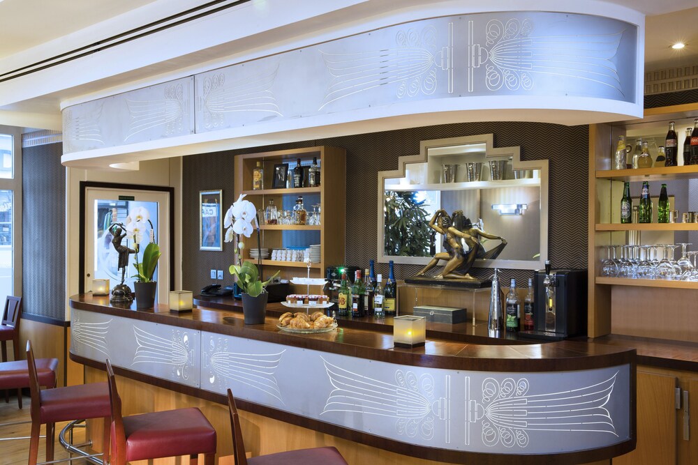Hotel Bar