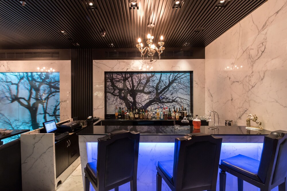 Hotel Bar