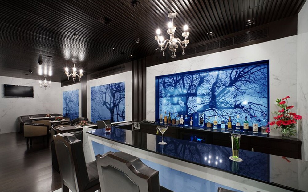 Hotel Bar