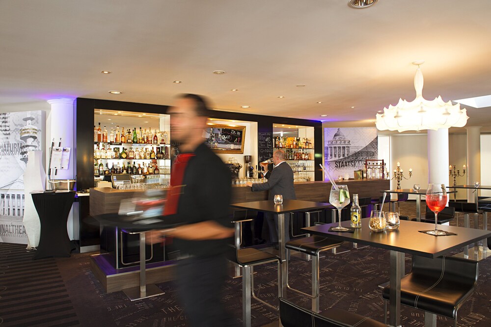 Hotel Bar