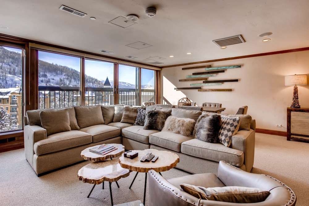 Platinum Apartment, 3 Bedrooms - Living Area
