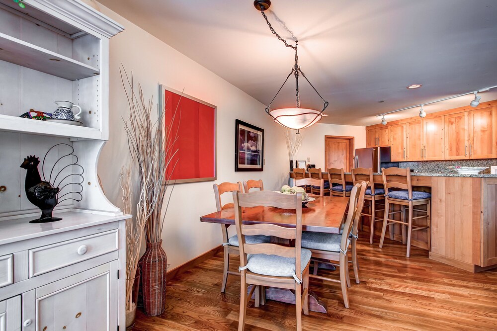 Deluxe Apartment, 2 Bedrooms - Guestroom