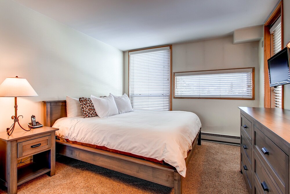 Deluxe Apartment, 2 Bedrooms - Guestroom