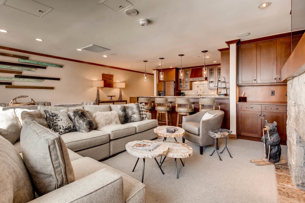 Platinum Apartment, 3 Bedrooms - Living Area