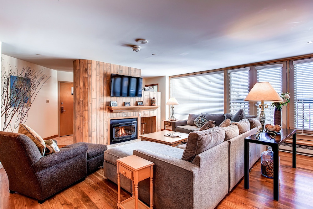 Deluxe Apartment, 2 Bedrooms - Living Area