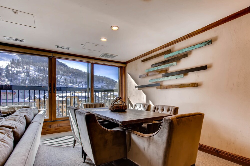 Platinum Apartment, 3 Bedrooms - In-Room Dining