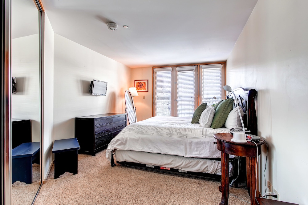 Deluxe Apartment, 2 Bedrooms - Guestroom