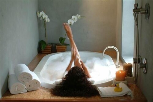 Deep Soaking Bathtub