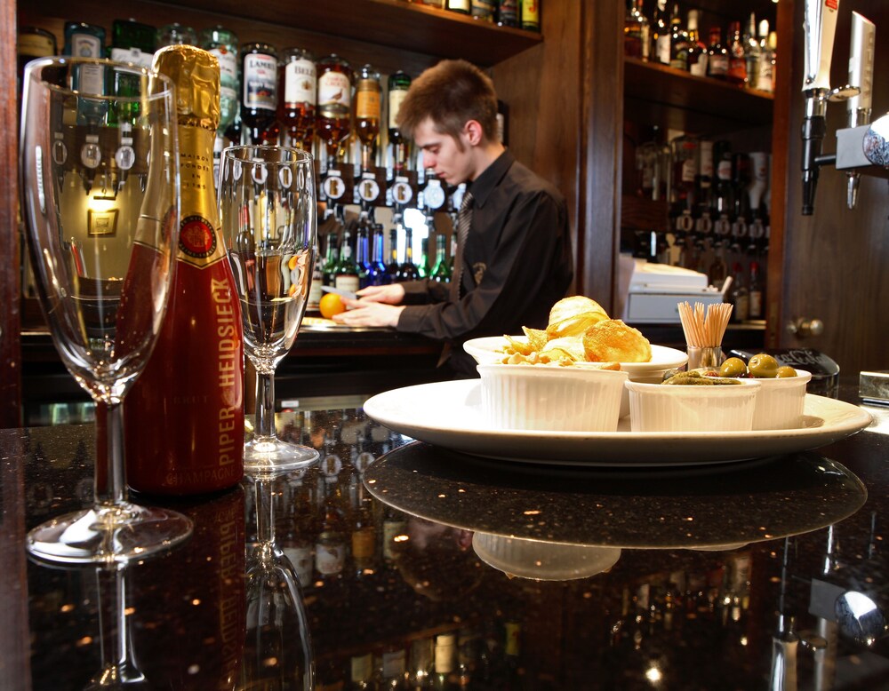 Hotel Bar