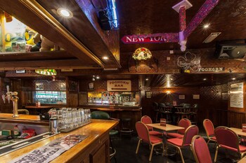 Hotel Bar