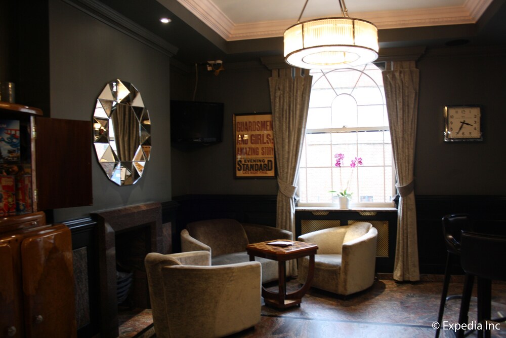 Hotel Lounge