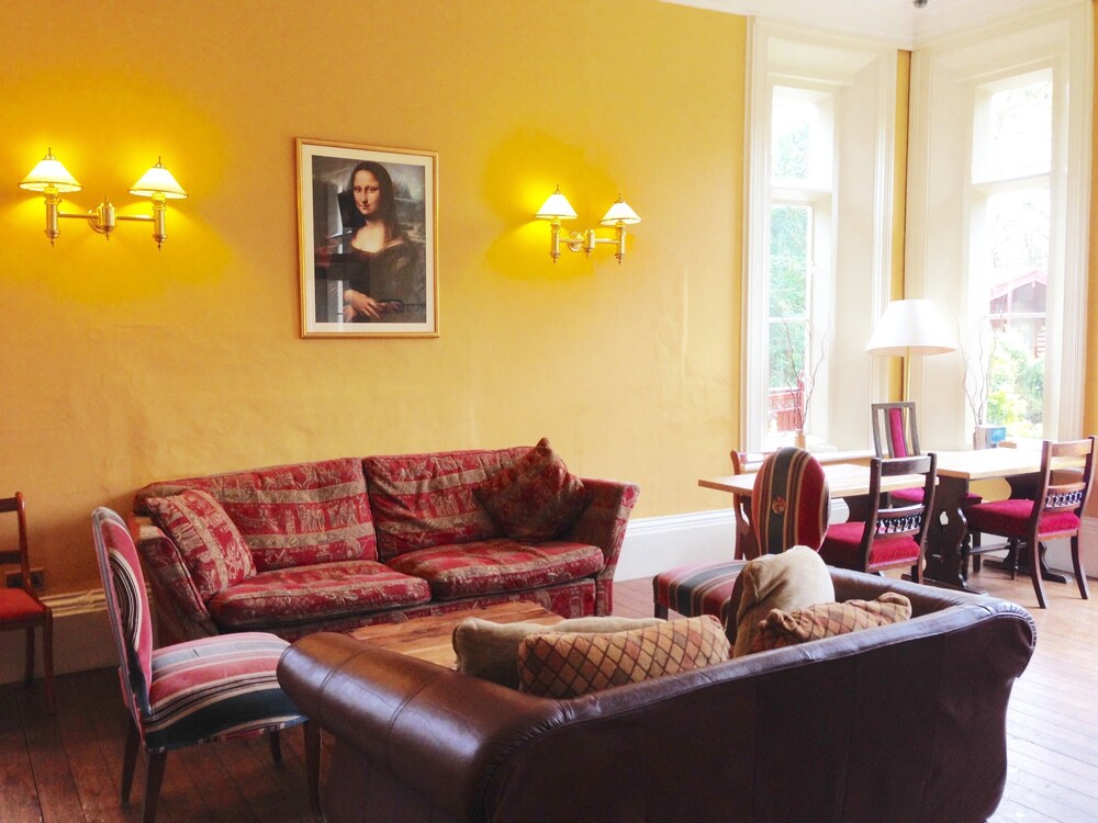 Hotel Lounge