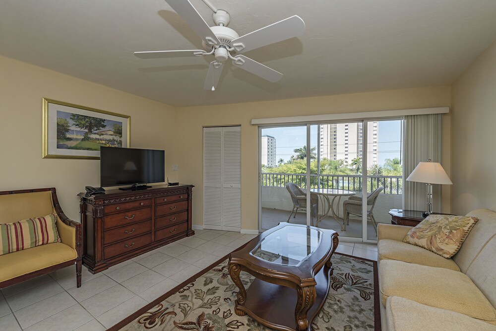 Suite, 1 Bedroom, Kitchen - Living Area