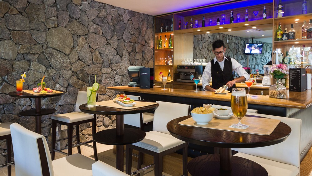 Hotel Bar
