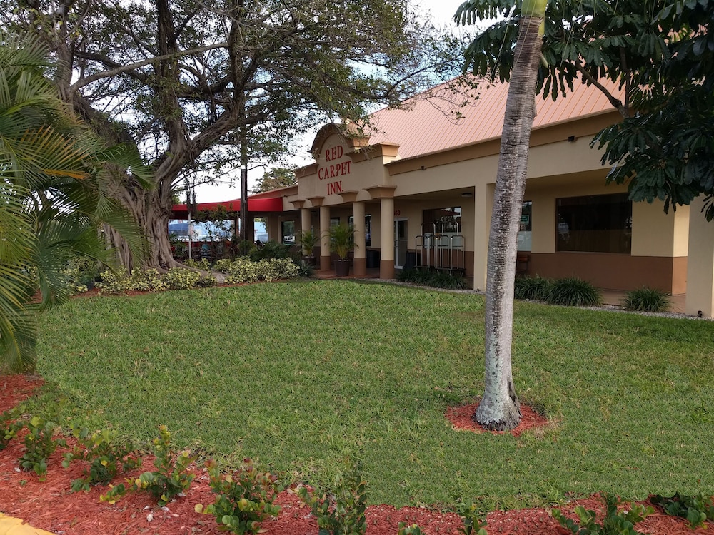 Front of property, Red Carpet Inn Airport/Cruiseport