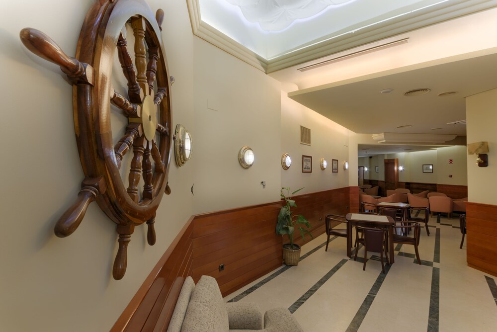 Hotel Bar