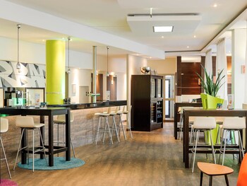 Hotel Bar