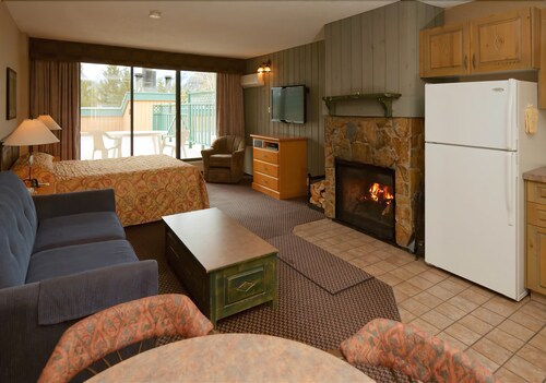 Studio, 1 Queen Bed with Sofa bed, Kitchen - Living Room