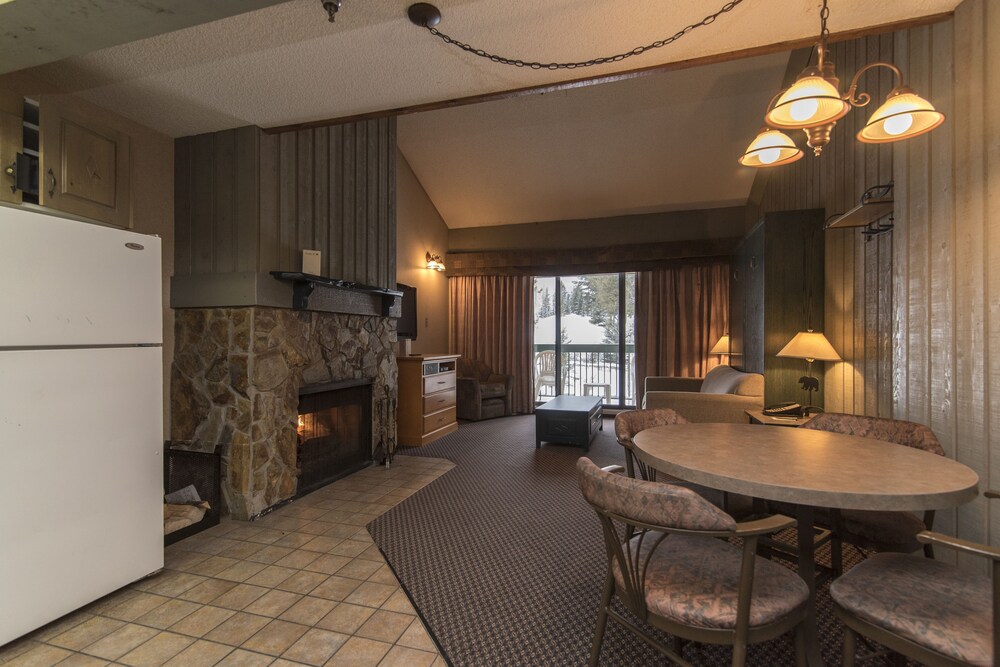Loft in Lodge - In-Room Dining
