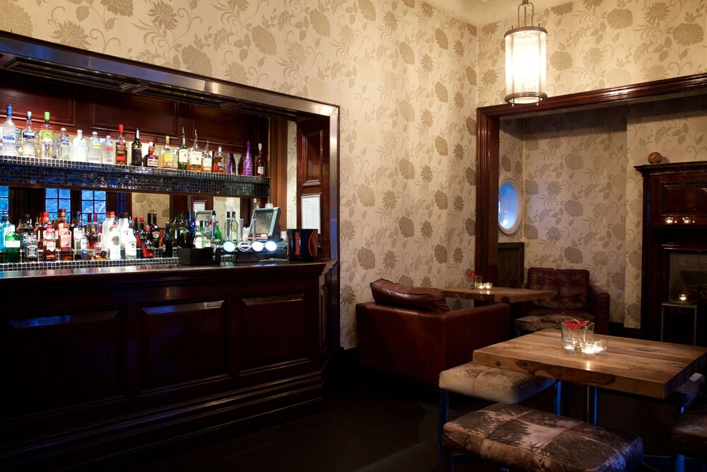 Hotel Bar