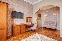Deluxe Room, 1 King Bed