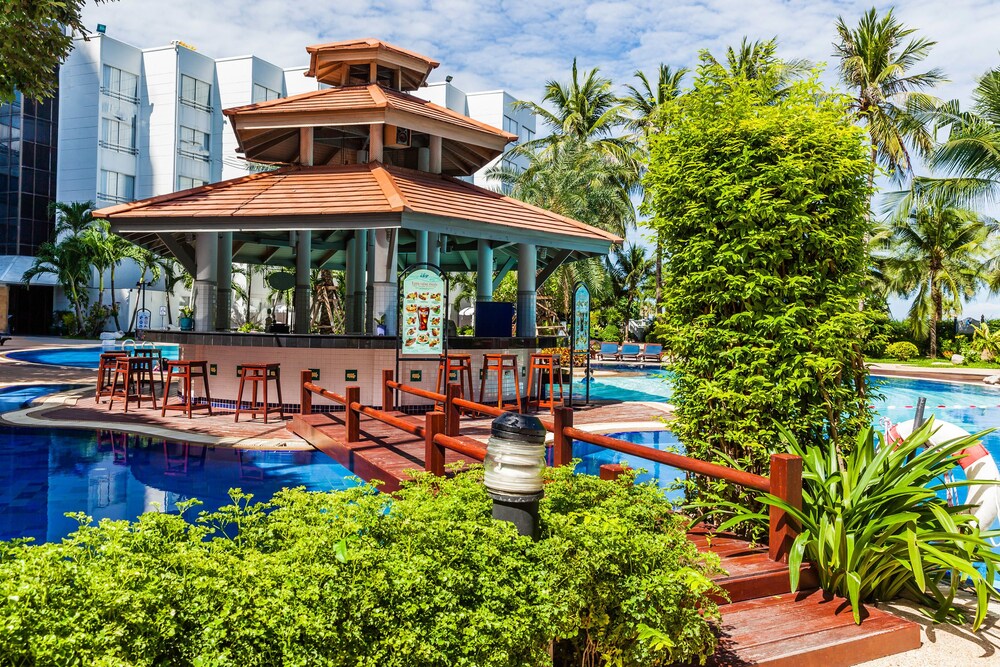 Poolside Bar