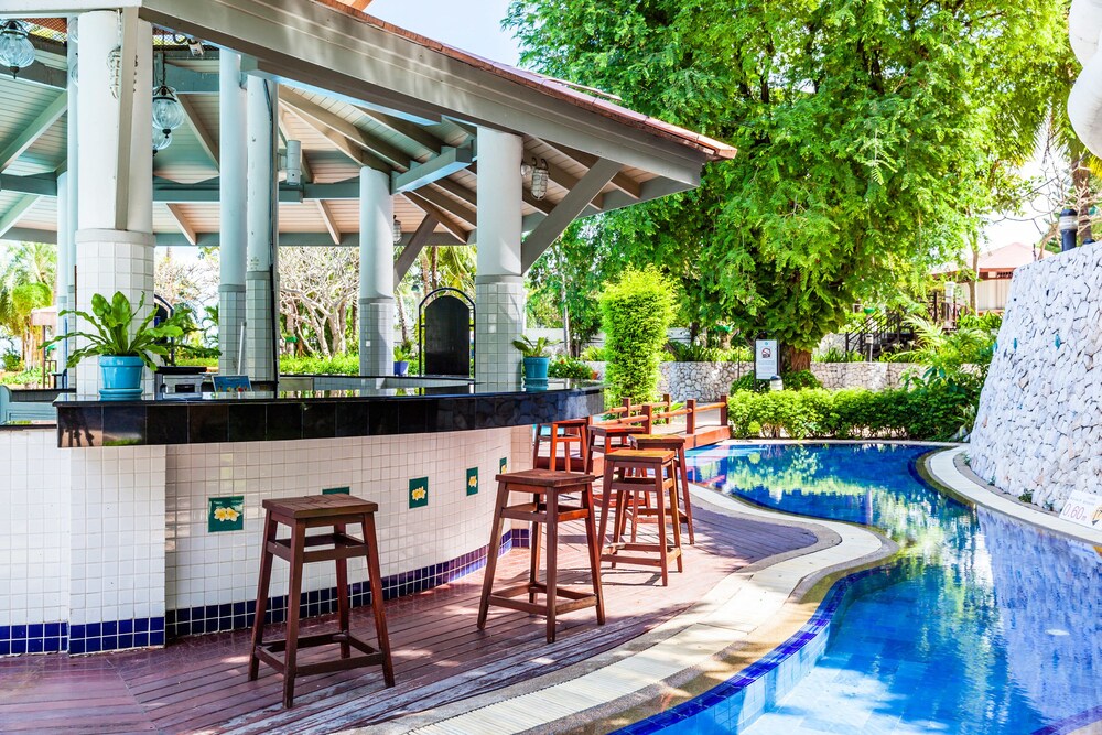 Poolside Bar
