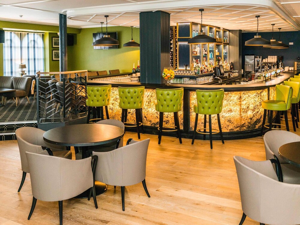 Hotel Bar