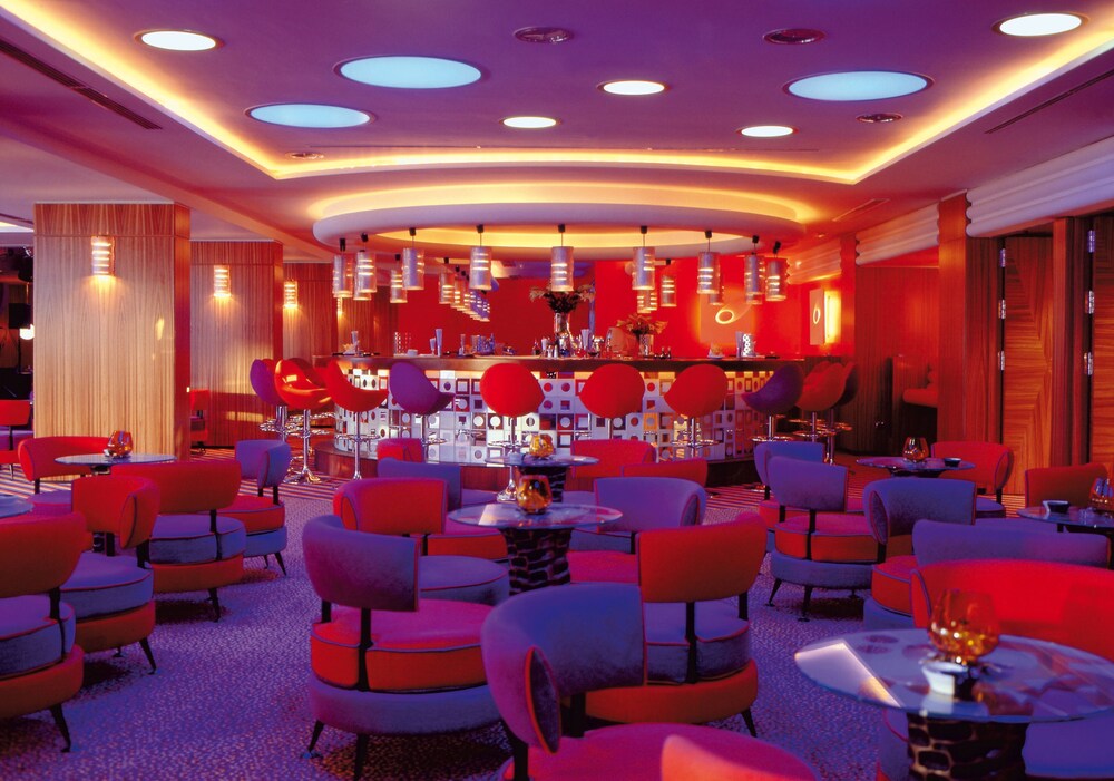 Hotel Bar